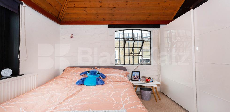 Stunning spacious 3 bed 2 bath with a huge lounge in Kentish Town. Highgate Road, Kentish Town